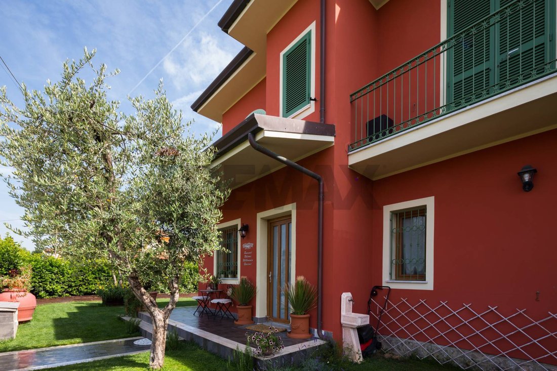 House in Capezzano Pianore, Camaiore, Tuscany 1 - 18593646