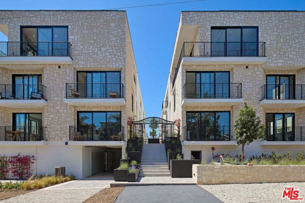 Condo in Los Angeles, California, United States 1 - 18551027