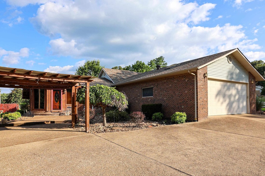 House in Mammoth Spring, Arkansas, United States 3 - 18176461