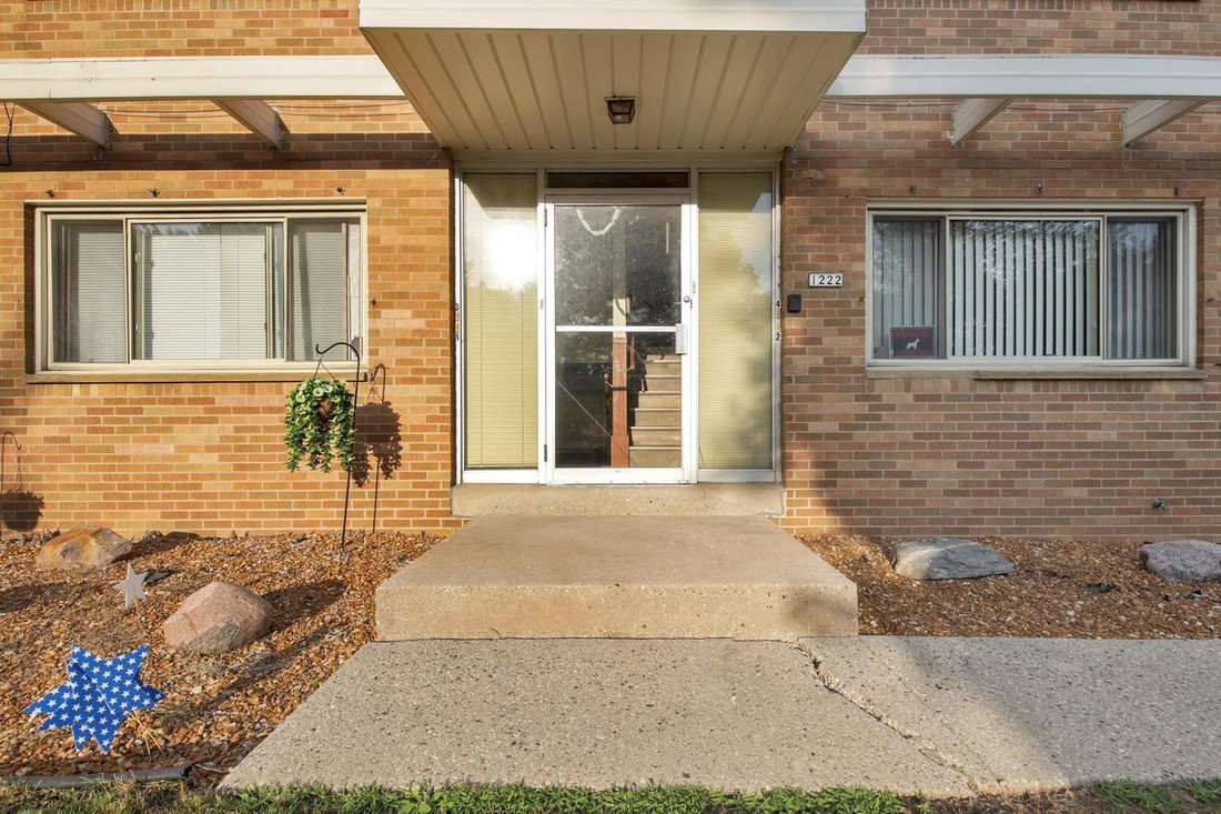 Wauwatosa, Wisconsin, United States 3 - 18589145