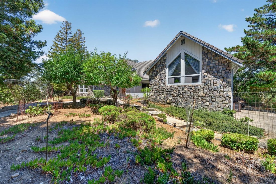 House in Los Altos Hills, California, United States 4 - 18591457