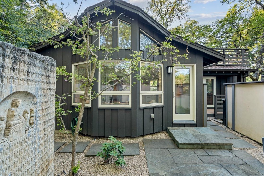 Portola Valley, California, United States 1 - 18589416
