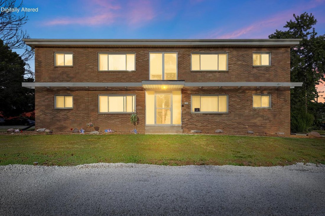 Wauwatosa, Wisconsin, United States 2 - 18589145