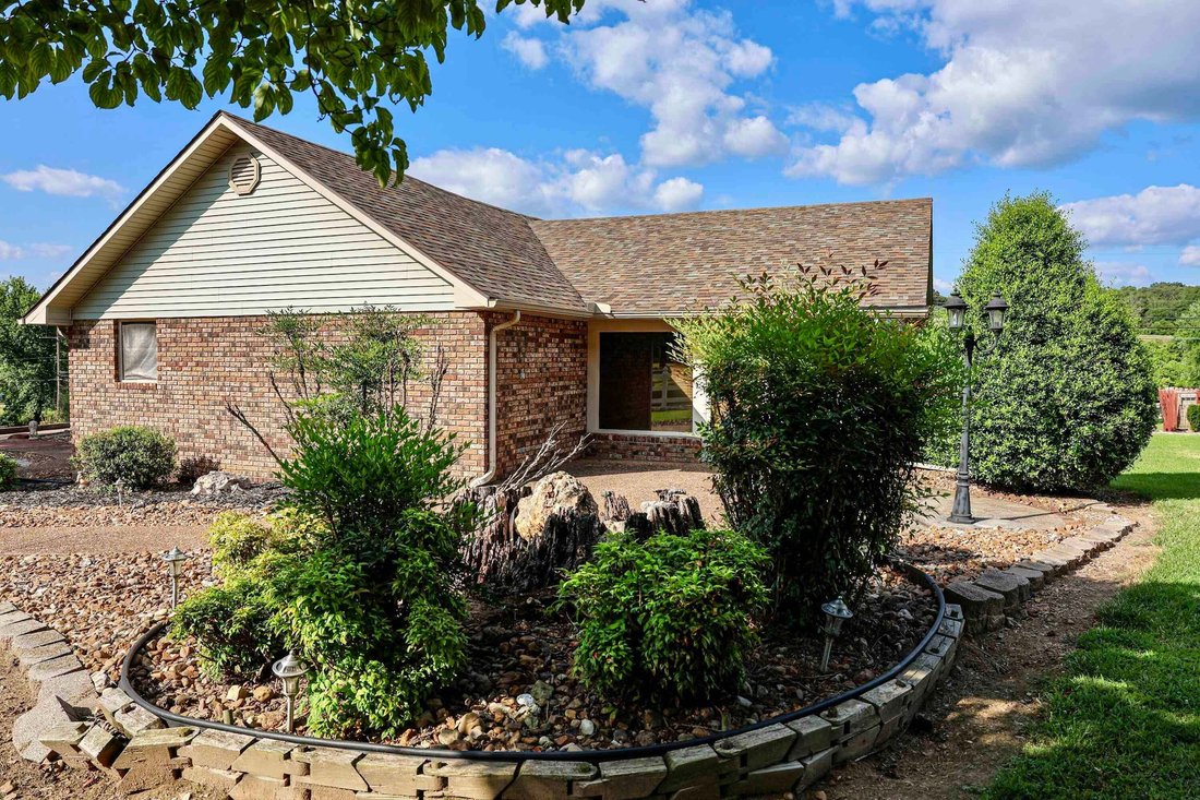 House in Mammoth Spring, Arkansas, United States 1 - 18176461