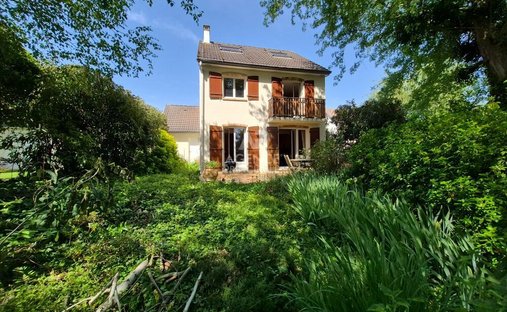 Maison à Forêt, Saint-Germain-en-Laye, France 1