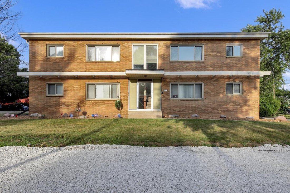 Wauwatosa, Wisconsin, United States 1 - 18589145