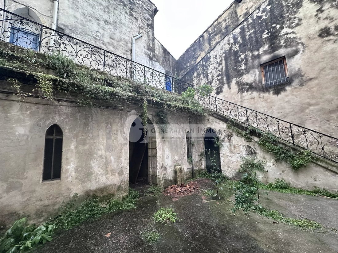 Estate in Arrondissement of Nimes, Occitania, France 1 - 18582360