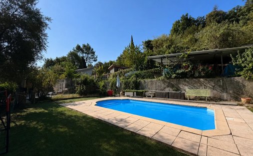 Villa à Sud-Village-Pointe, Contes, France 1