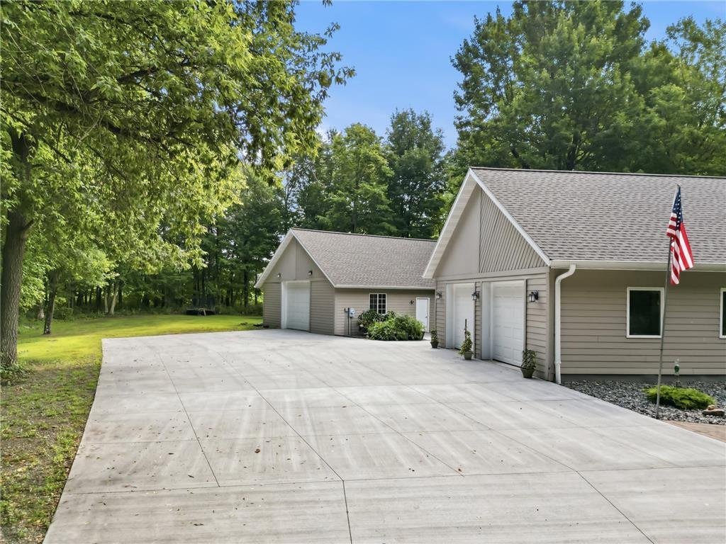 House in Bloomer, Wisconsin, United States 3 - 18591503
