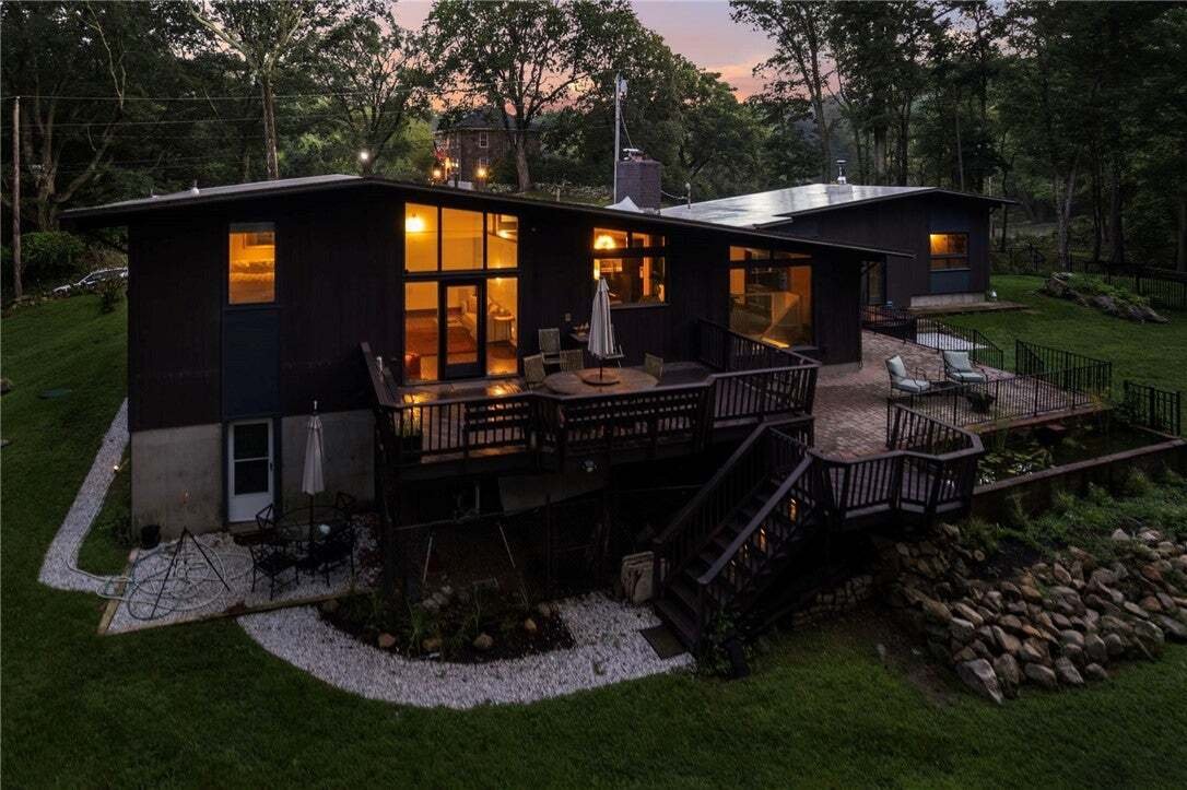 House in Warwick, Rhode Island, United States 3 - 18590975