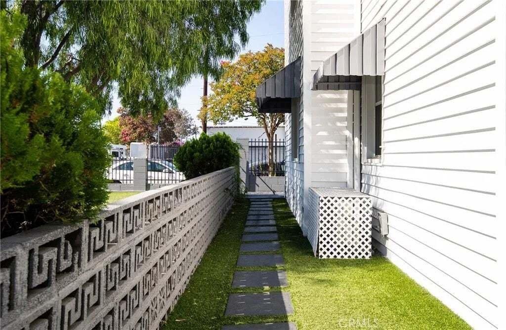 Los Angeles, California, United States 3 - 18592078
