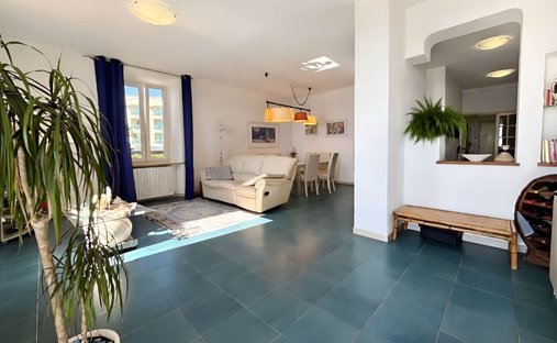 Townhouse in San Vincenzo, Tuscany, Italy 1