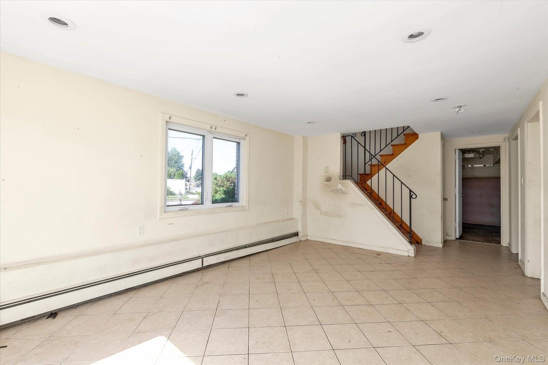 House in Bellmore, New York, United States 4 - 18592828