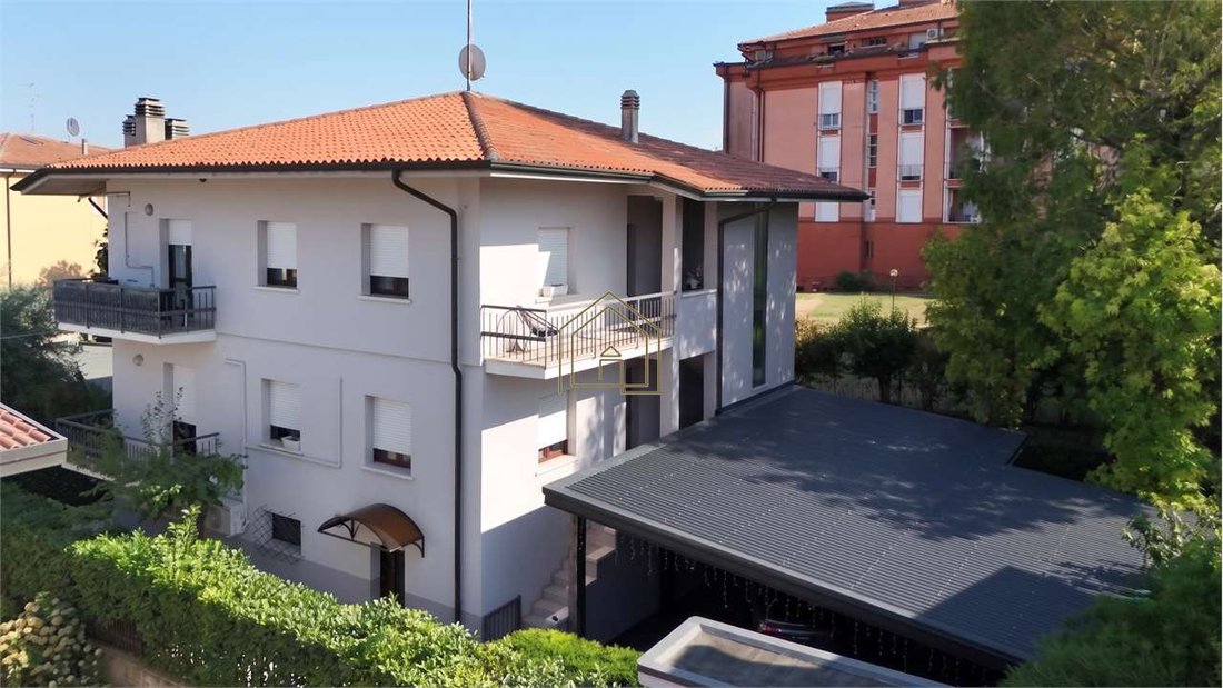 Villa in Historic Center, Desenzano del Garda, Lombardy 3 - 18591768