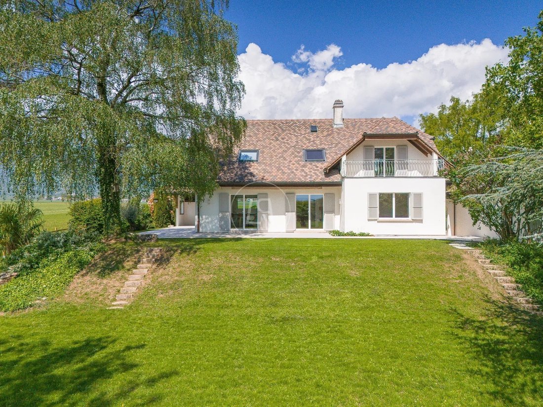 House in Grens, Vaud, Switzerland 2 - 18590363