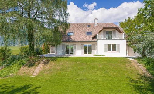 House in Grens, Vaud, Switzerland 1
