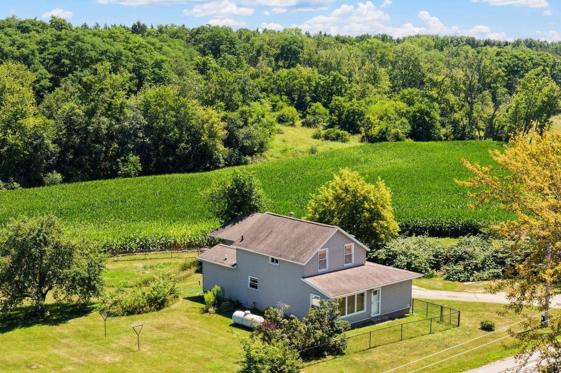 House in Oregon, Wisconsin, United States 2 - 18590880