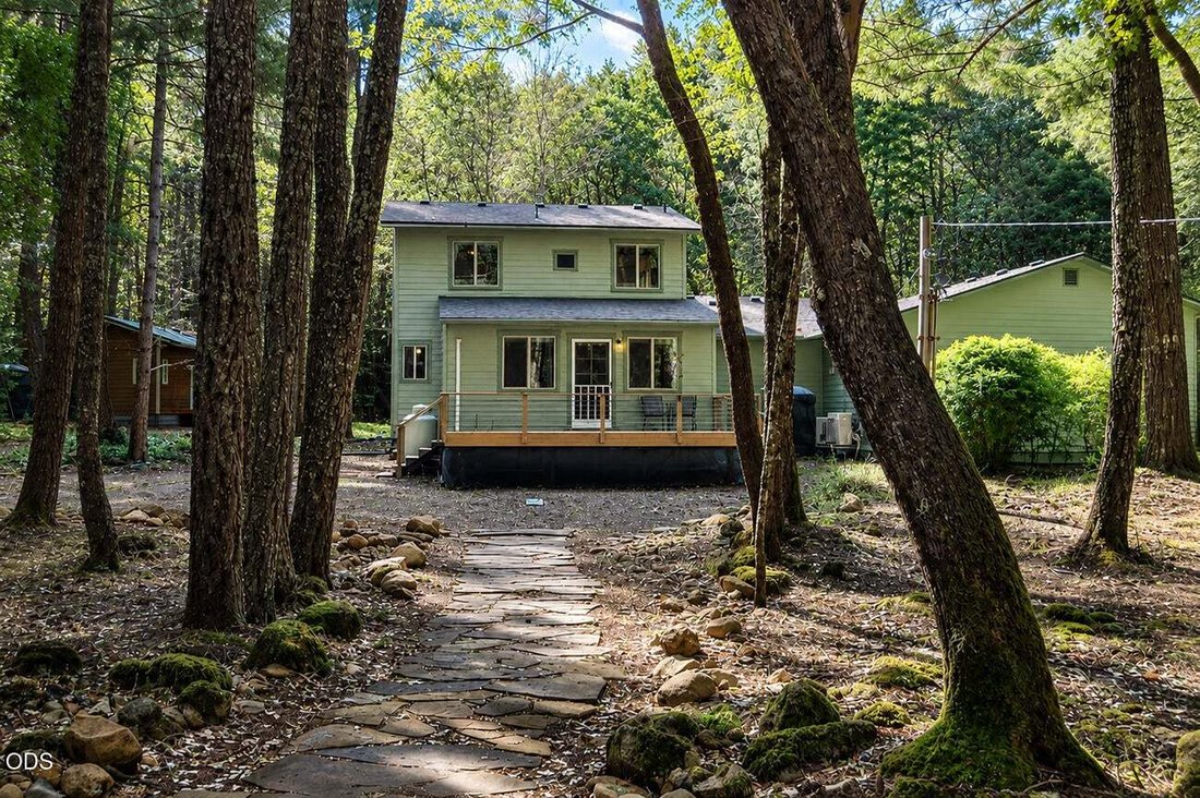 House in Cave Junction, Oregon, United States 1 - 18591333