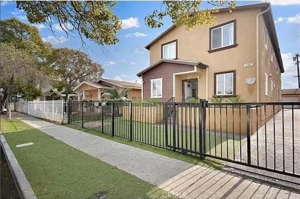 Los Angeles, California, United States 1 - 17628286