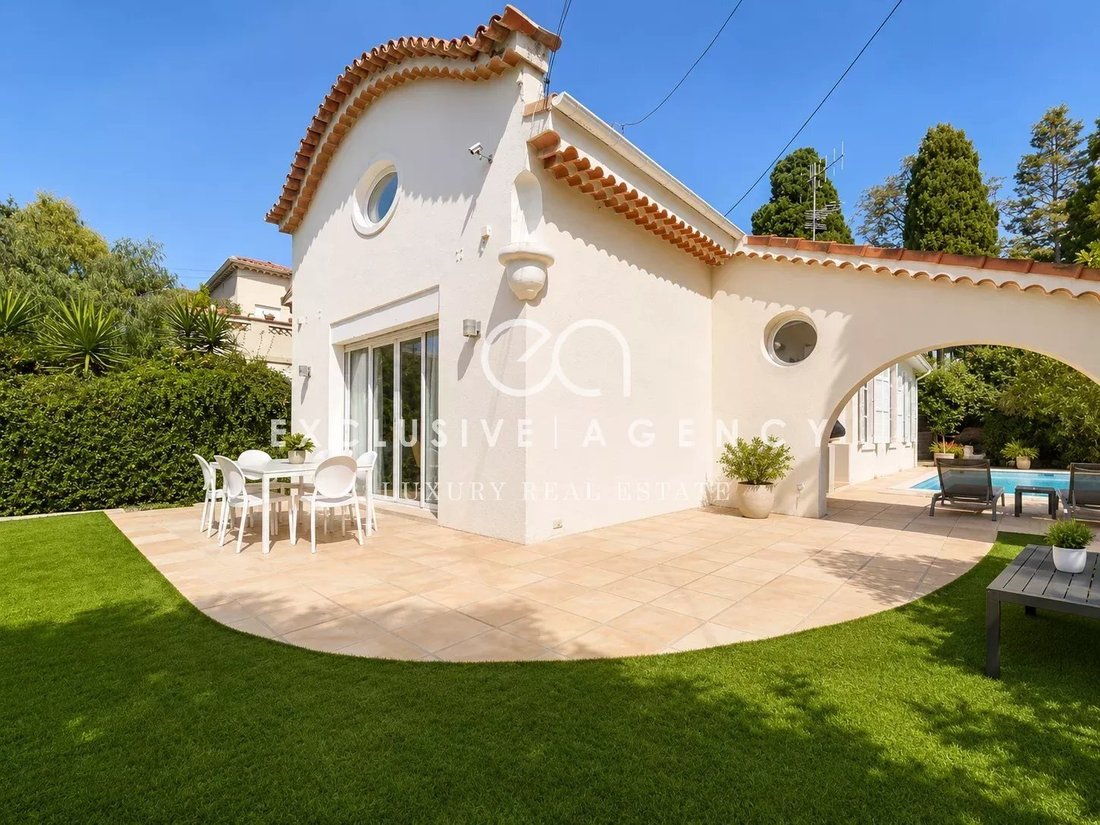 House in Cannes, Provence-Alpes-Côte d'Azur, France 1 - 16844553