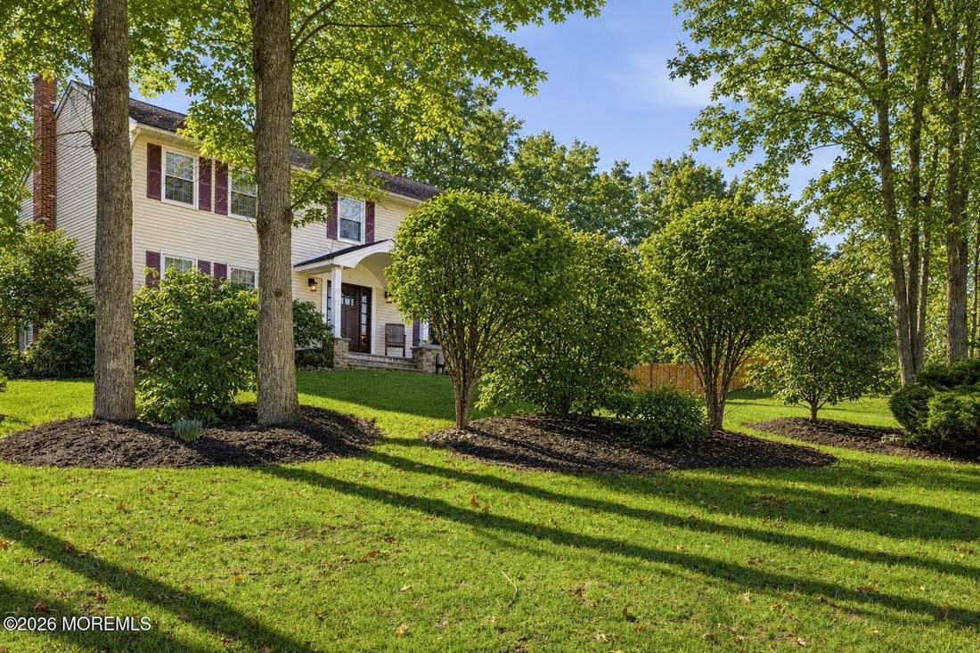 House in Manalapan Township, New Jersey, United States 2 - 18589390