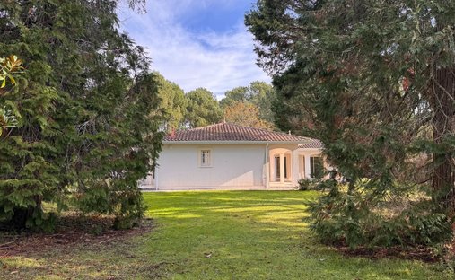 Villa in Ares, Nouvelle-Aquitaine, France 1