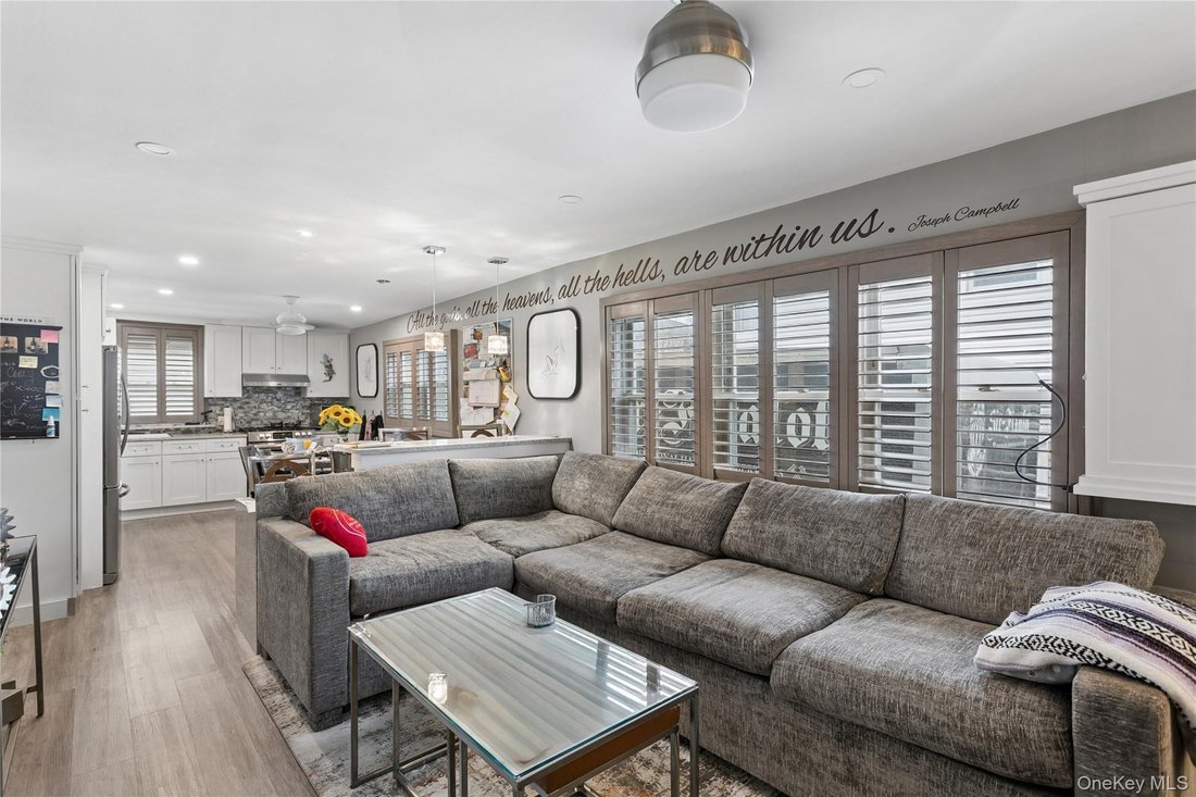Island Park, New York, United States 2 - 18592853