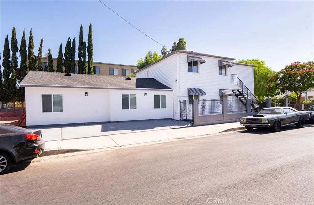 Los Angeles, California, United States 5 - 18592078
