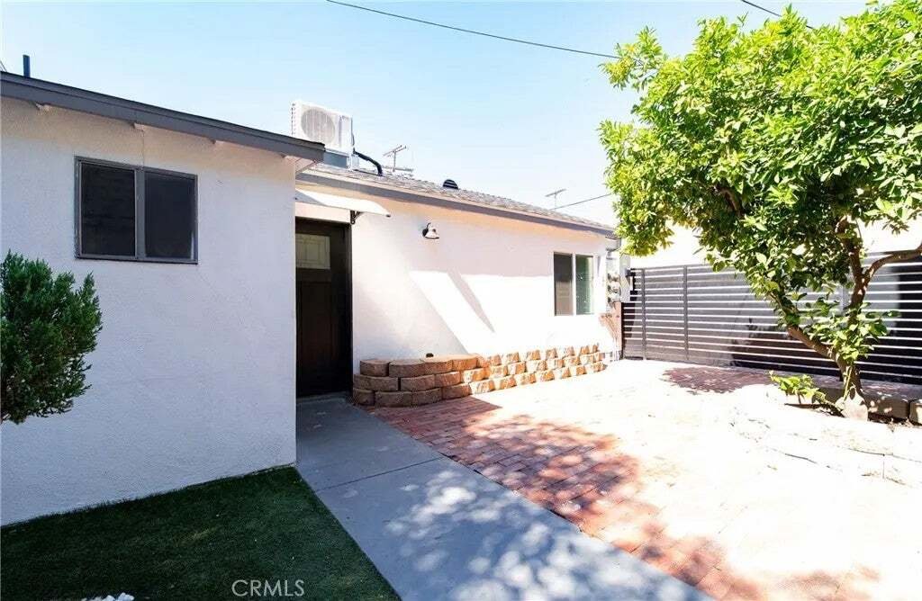 Los Angeles, California, United States 4 - 18592078