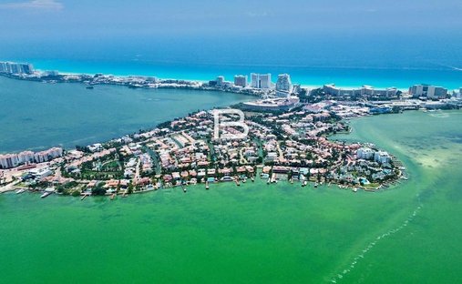 Land in Cancún, Quintana Roo, Mexico 1