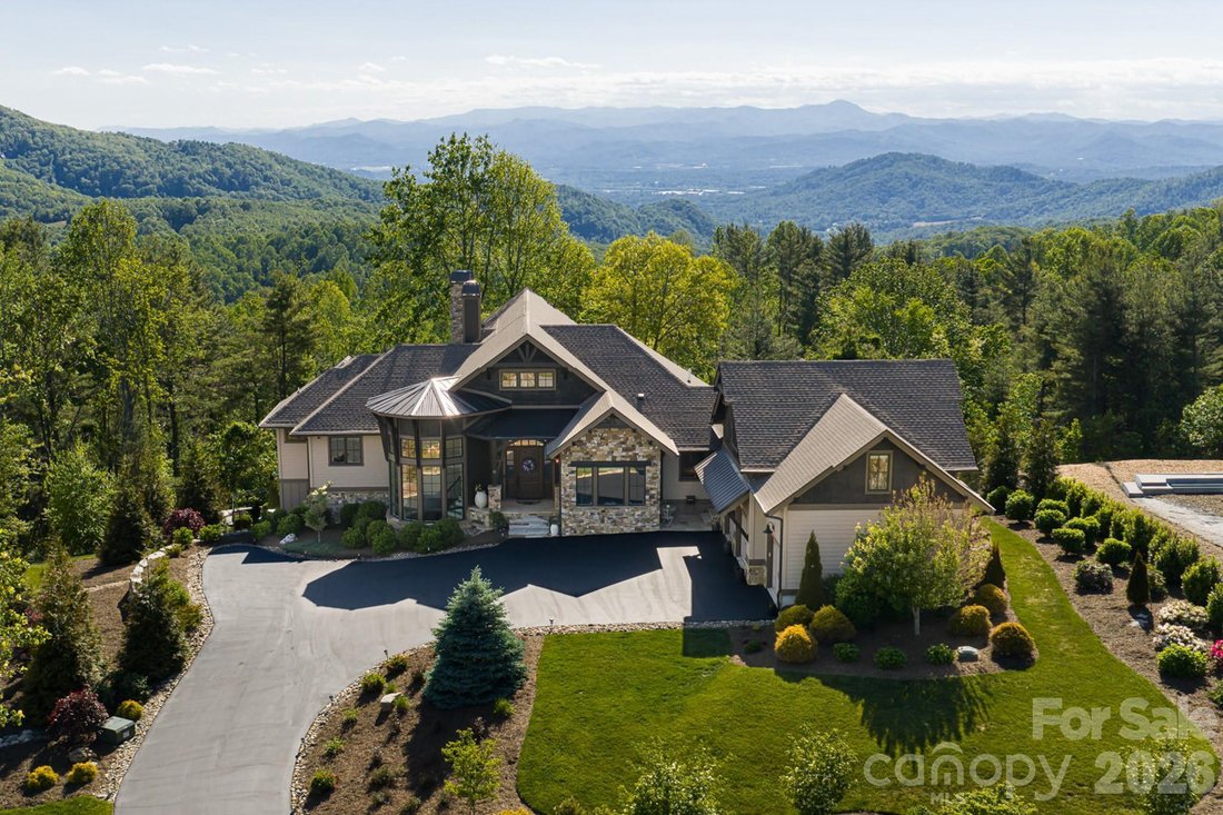 Casa en Hendersonville, Carolina del Norte, Estados Unidos 1 - 18117061
