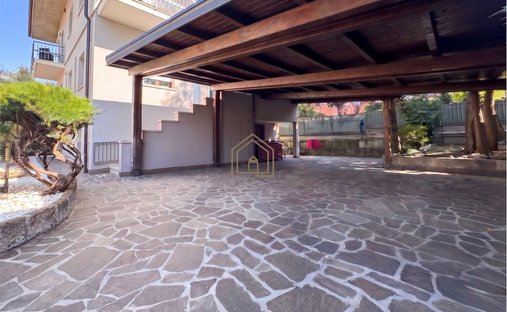 Villa in Historic Center, Desenzano del Garda, Lombardy 1
