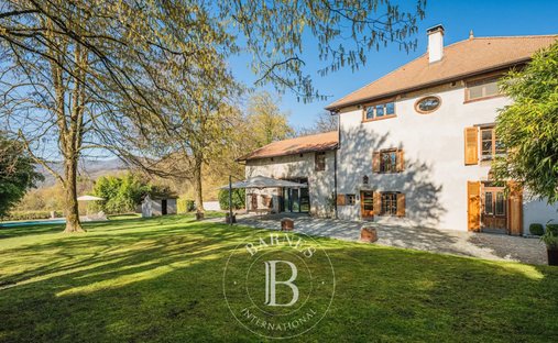 Country House in Charnecles, Auvergne-Rhône-Alpes, France 1