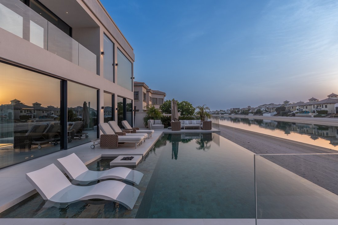 Villa in Palm Jumeirah, Dubai, United Arab Emirates 1 - 18590224