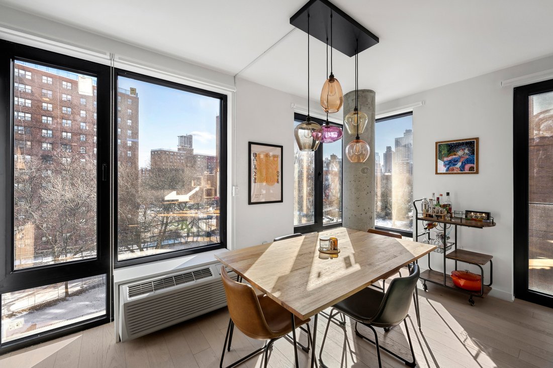 New York, New York, United States 4 - 18592911