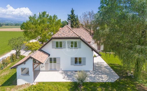 Casa a Grens, Vaud, Svizzera 1