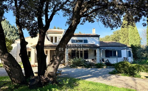 Villa en Uzès, Occitania, Francia 1