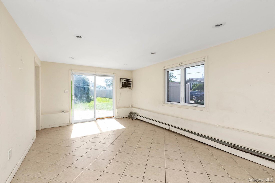 House in Bellmore, New York, United States 3 - 18592828