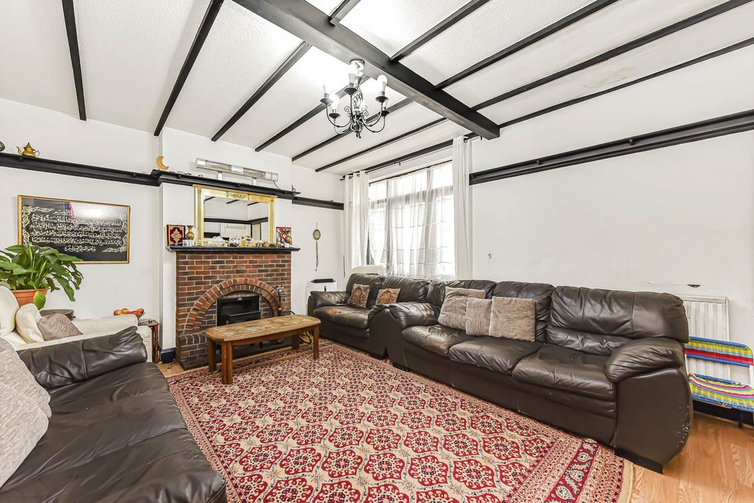 House in West Acton, Ealing, England 3 - 18590977