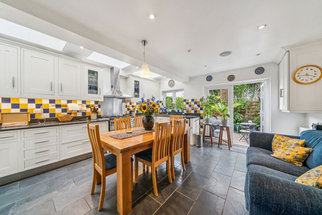 House in Barons Court, Hammersmith and Fulham, England 1 - 18588970