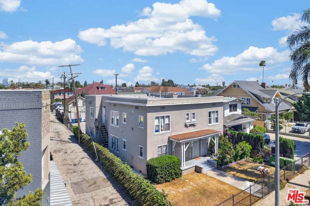 Los Angeles, California, United States 4 - 18591108