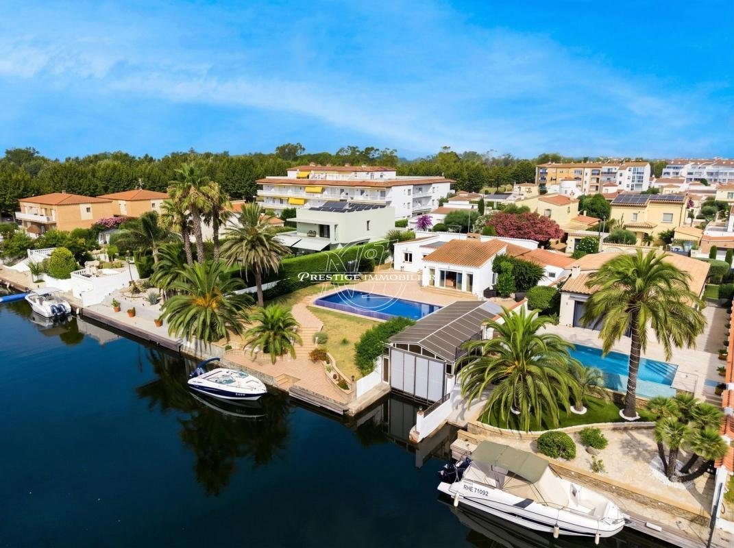 Villa in Empuriabrava, Catalonia, Spain 4 - 18589627