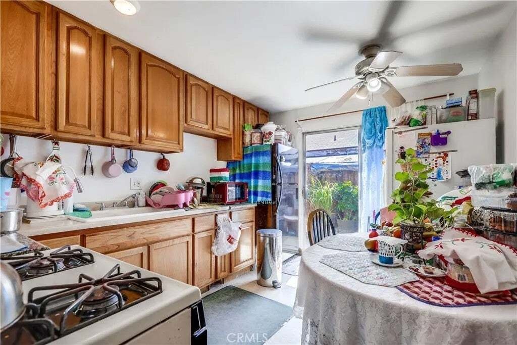 Santa Ana, California, United States 4 - 18592050