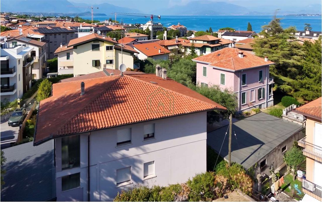 Villa in Historic Center, Desenzano del Garda, Lombardy 2 - 18591768