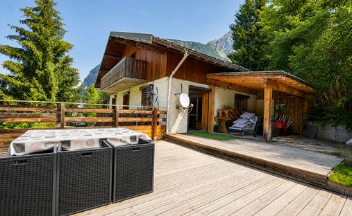 House in Pralognan-la-Vanoise, Auvergne-Rhône-Alpes, France 1