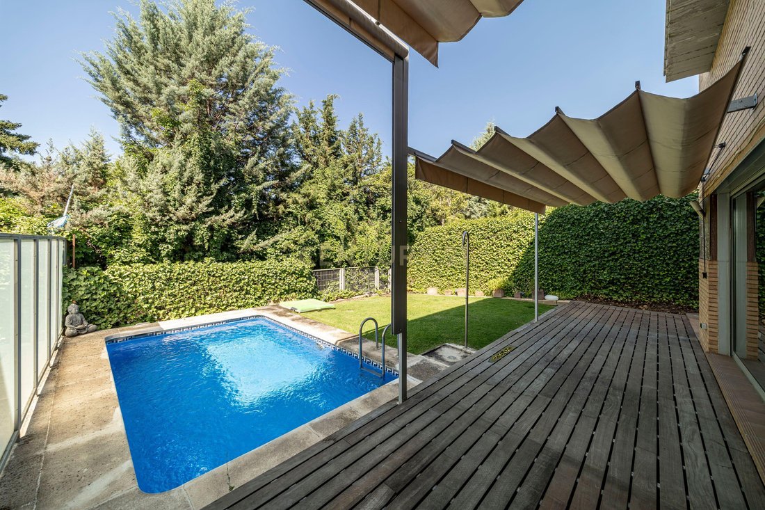 Villa in Pozuelo de Alarcon, Comunidad de Madrid, Spain 2 - 18592700