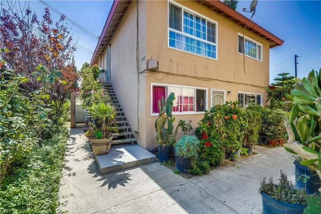 Santa Ana, California, United States 2 - 18592050