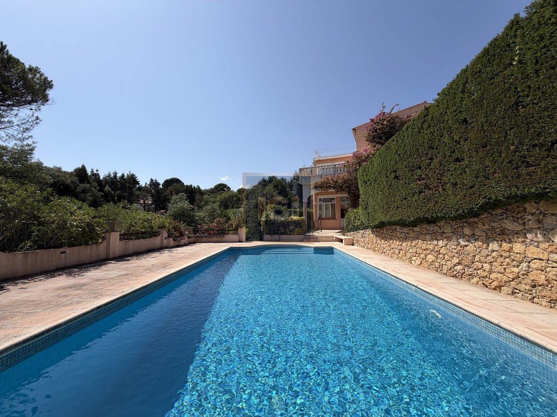 Villa in Grimaud, Provence-Alpes-Côte d'Azur, France 2 - 18593915