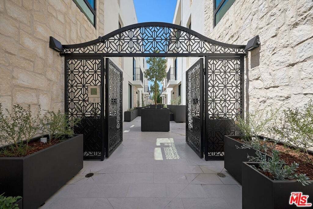 Condo in Los Angeles, California, United States 4 - 18551027