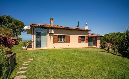 Villa in San Vincenzo, Tuscany, Italy 1